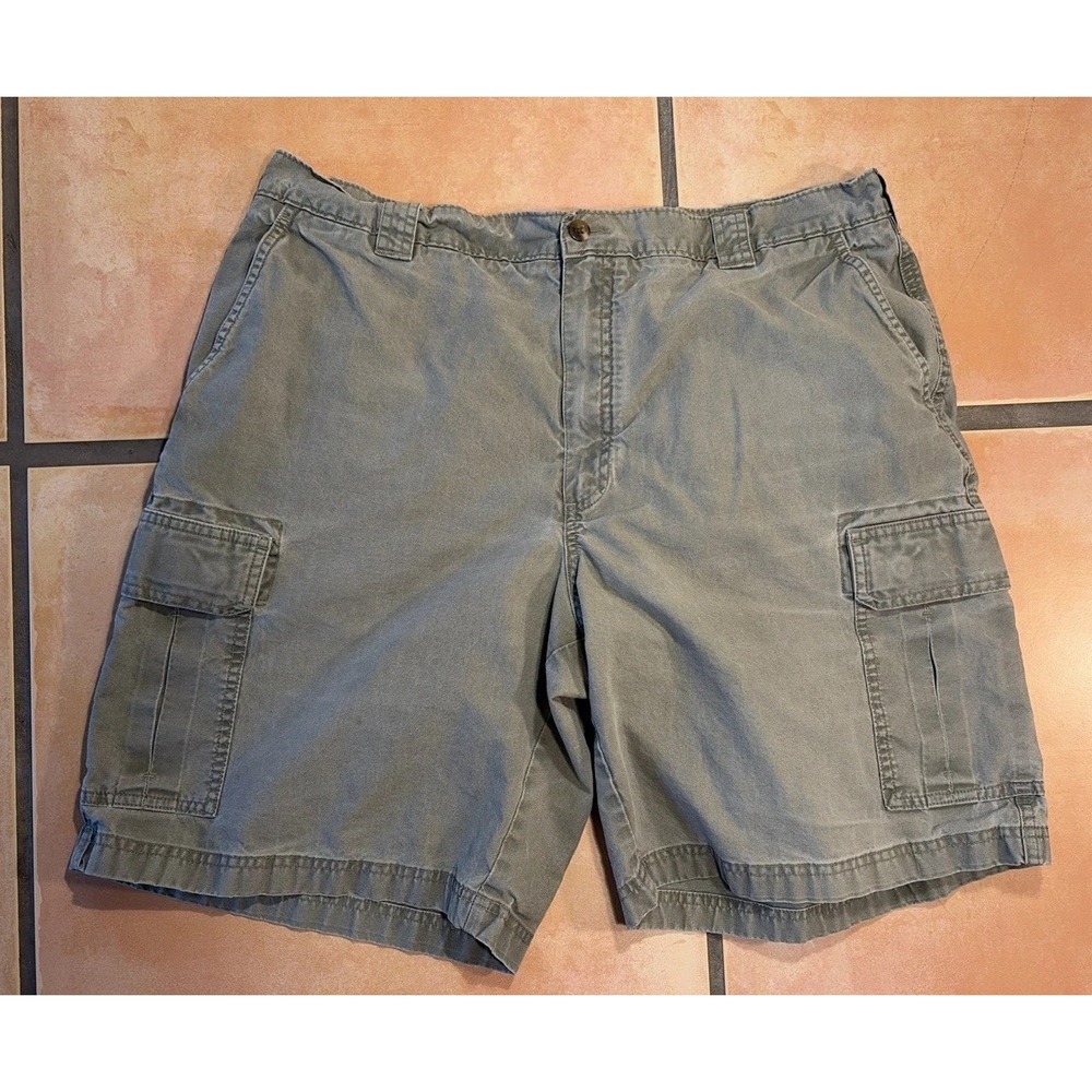 L.L. Bean Mens Olive Green cargo shorts Size 38 100% Cotton